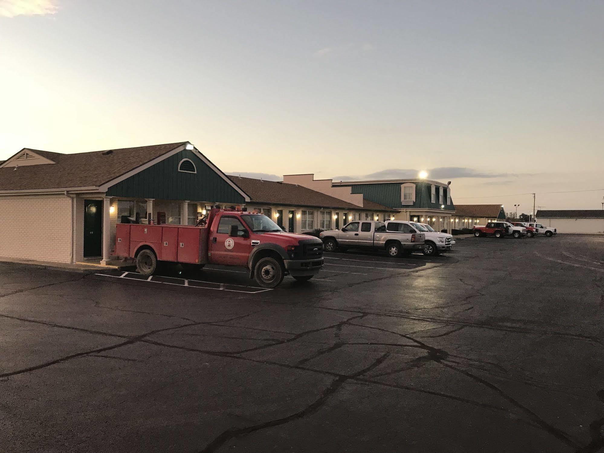 Budget Inn Daleville Exterior photo