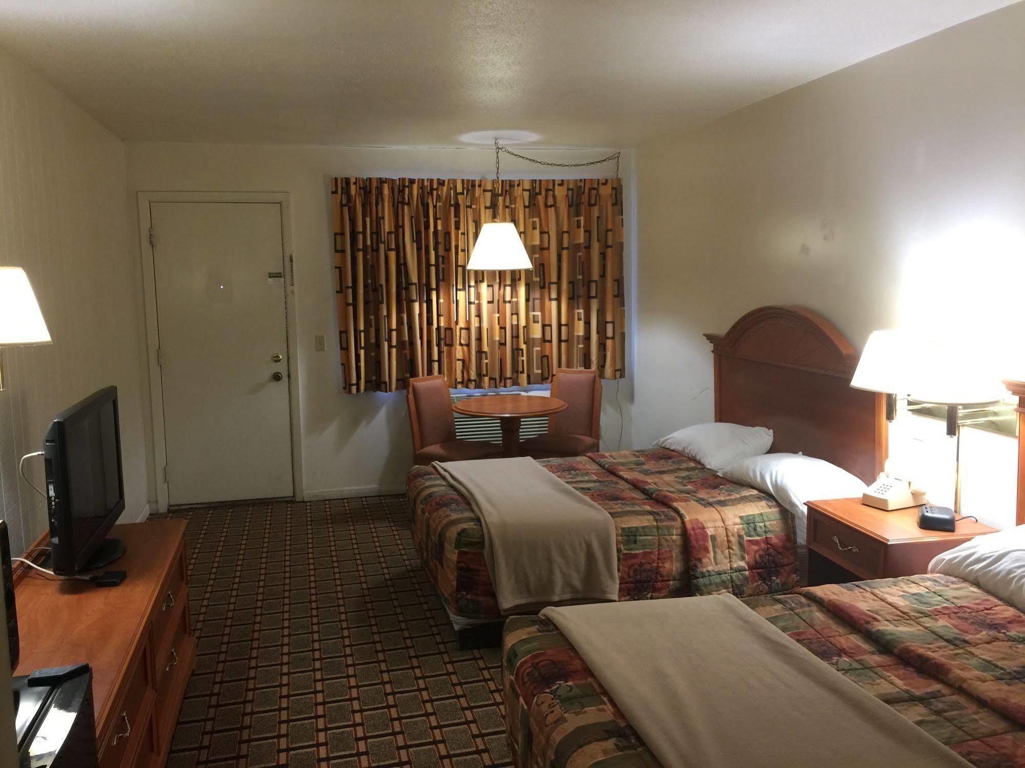 Budget Inn Daleville Exterior photo
