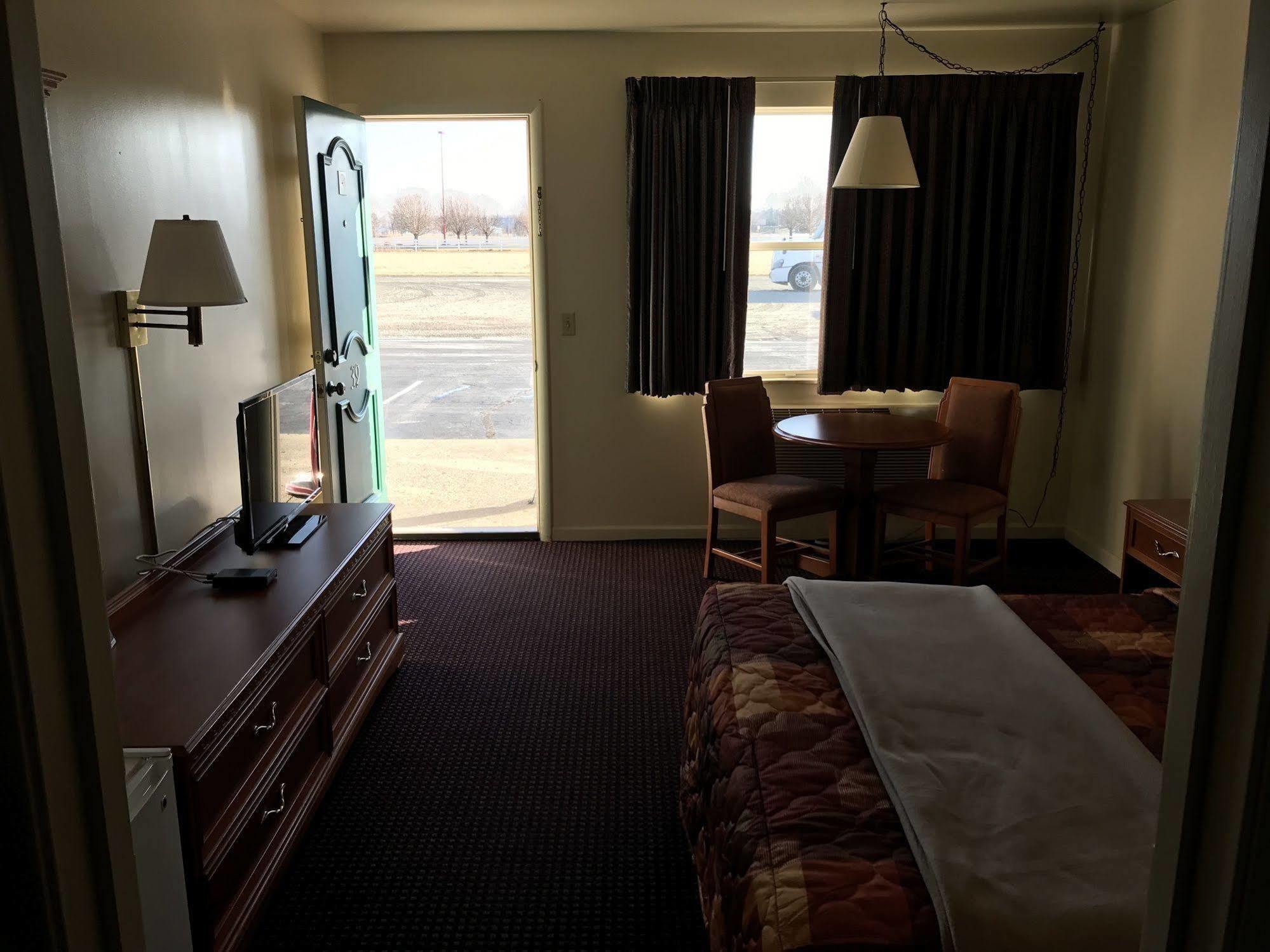 Budget Inn Daleville Exterior photo