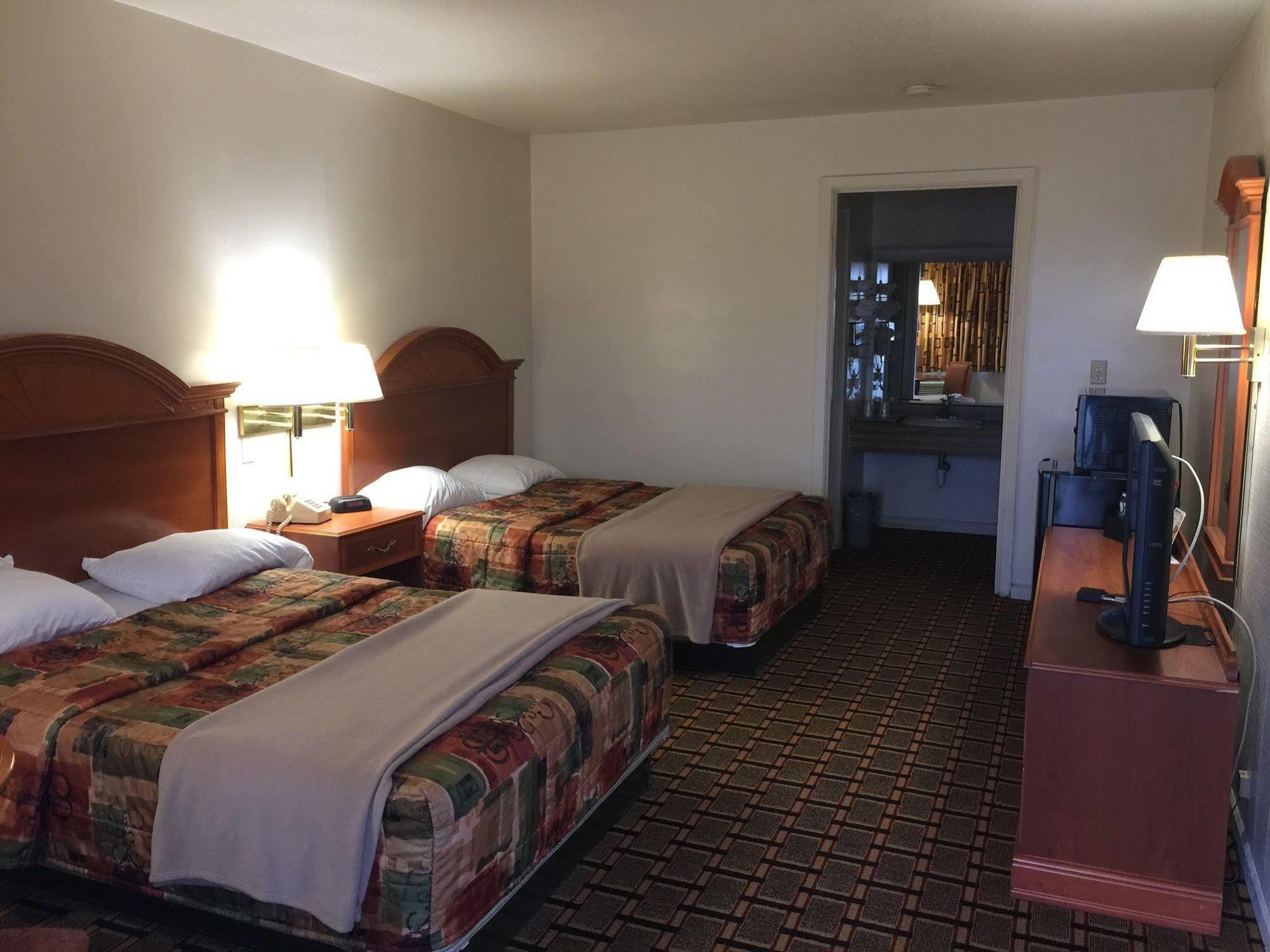Budget Inn Daleville Exterior photo